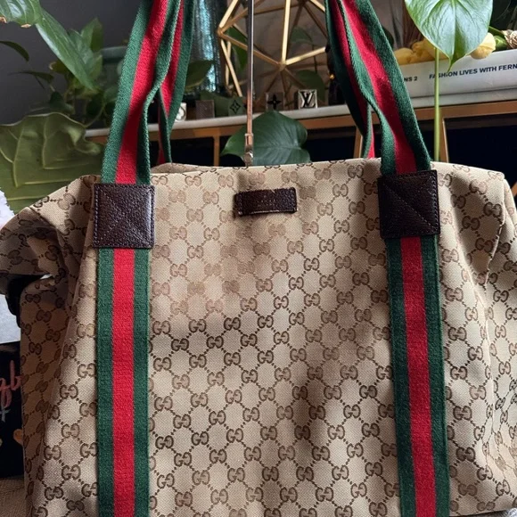 Gucci duffle travel/gym bag *PRICE is FIRM - Picture 4 of 16